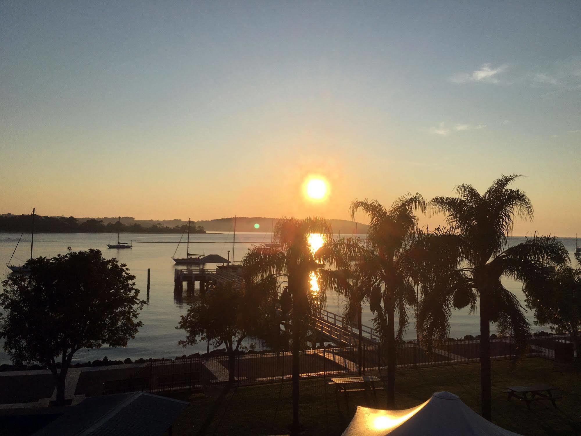 Mariners On The Waterfront Motel Batemans Bay Buitenkant foto